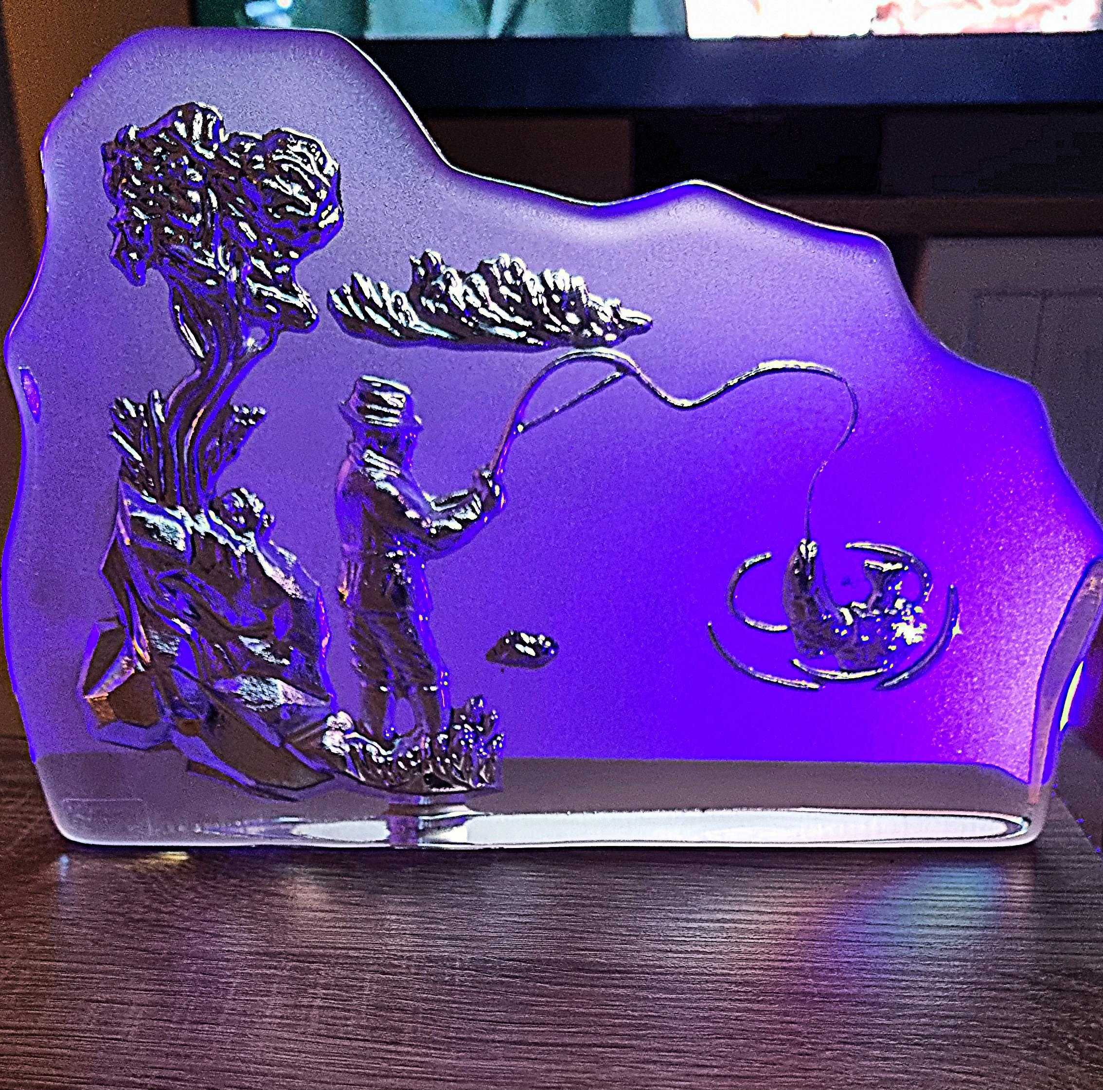 Szklana rzeźba/statuetka Wędkarz